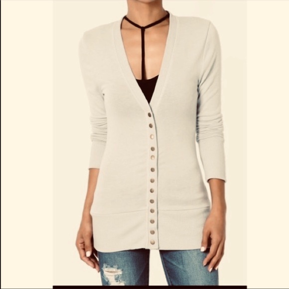 ✨LAST ONE✨Off Beige snap closure BEST cardigan - Picture 4 of 7
